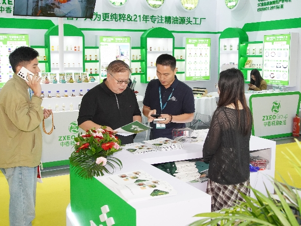 Group photo of international attendees and staff networking at the WPE China event Group photo of international attendees and staff networking at the WPE China event